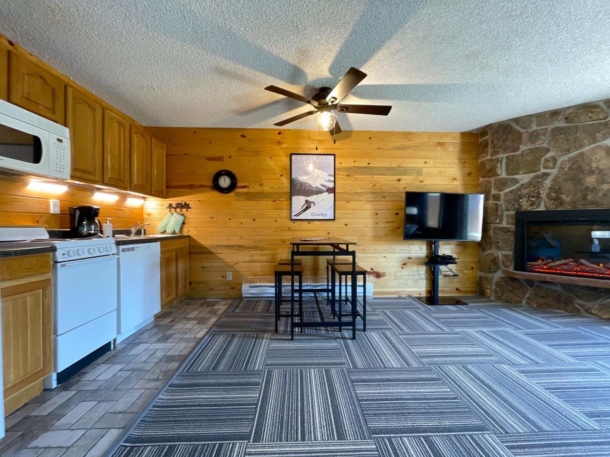 Relax, Adventure, Views, Amenities+Memories Apartment Granby Exterior photo